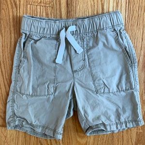 3/$10 - Old Navy boys khaki shorts - 2T